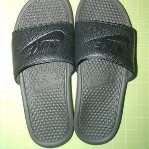 NIKE /slides /Black size 10